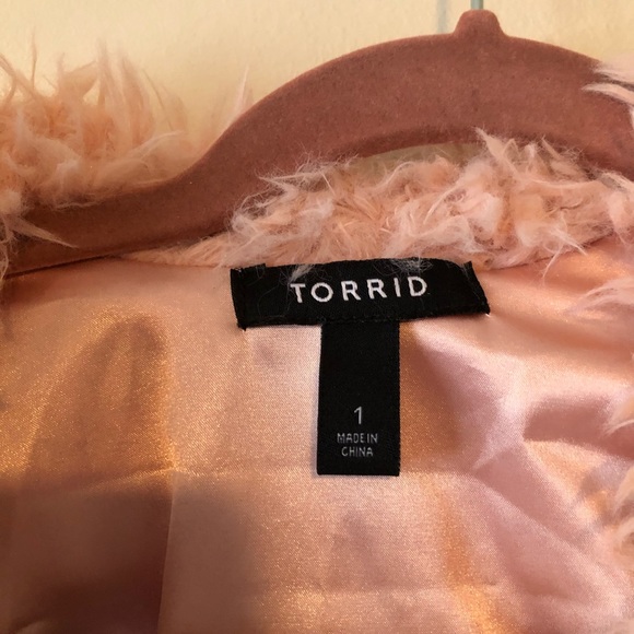 FLUFFY FAUX FUR COAT -  BABY PINK - TORRID - Picture 3 of 5